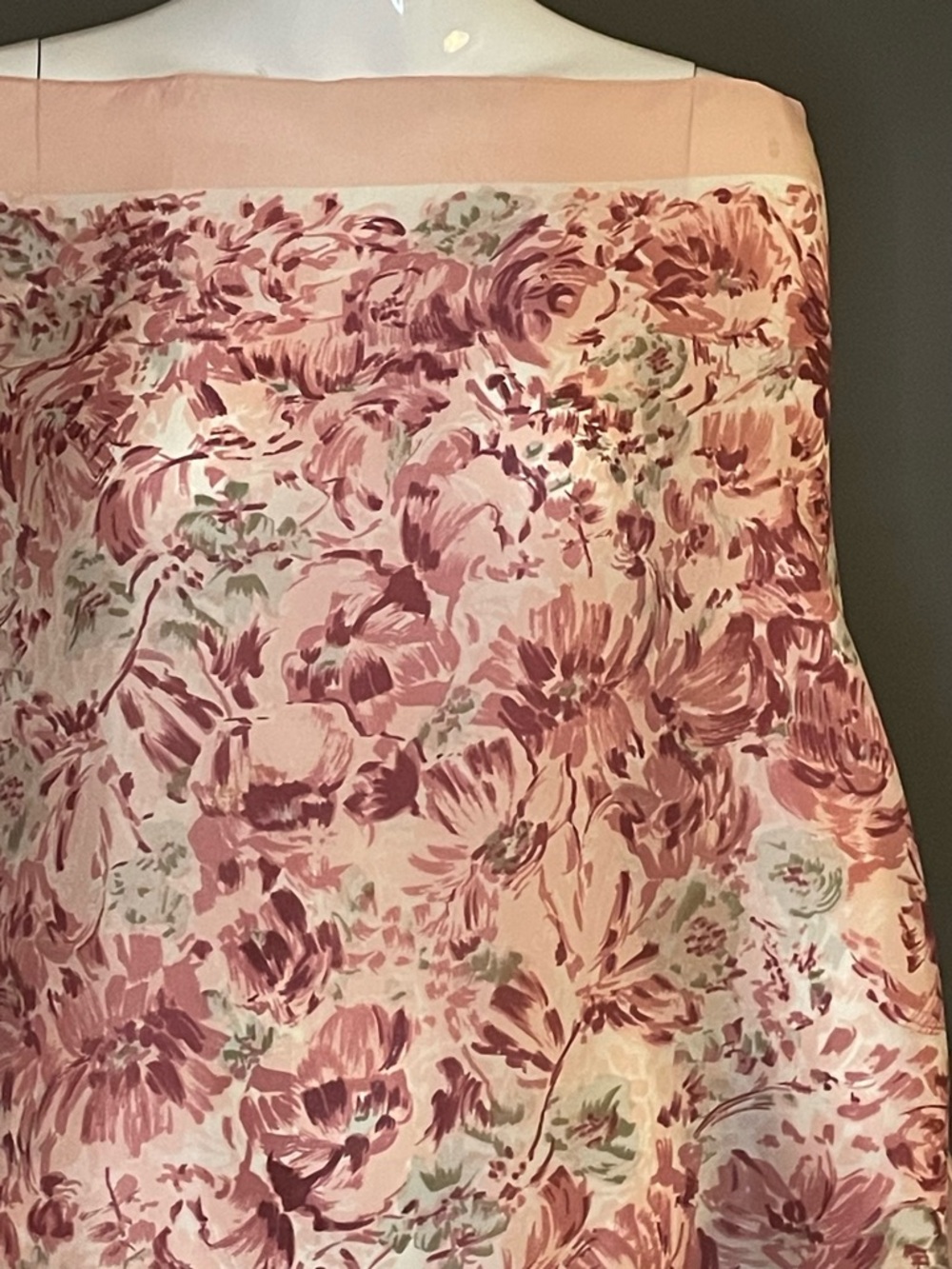Pretty Vintsge Schiaparelli Silk Blend Scarf Large 27 In Fair Condition - Picture 3 of 10